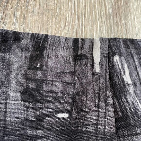 NWT Vince Black Graphic Silk Pencil Skirt - Size: 4 - Picture 7 of 9